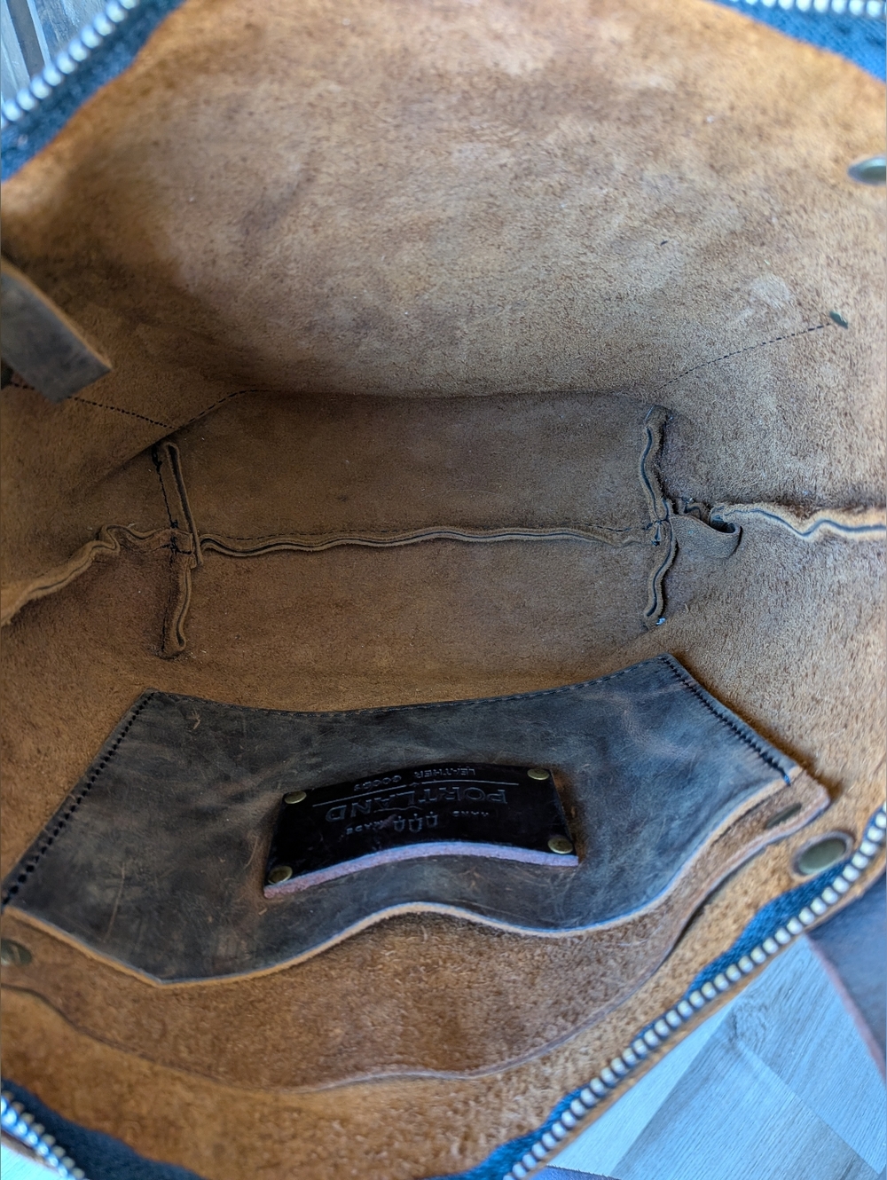 Portland Leather Small Zip Tote Canyon - Picture 6 of 6